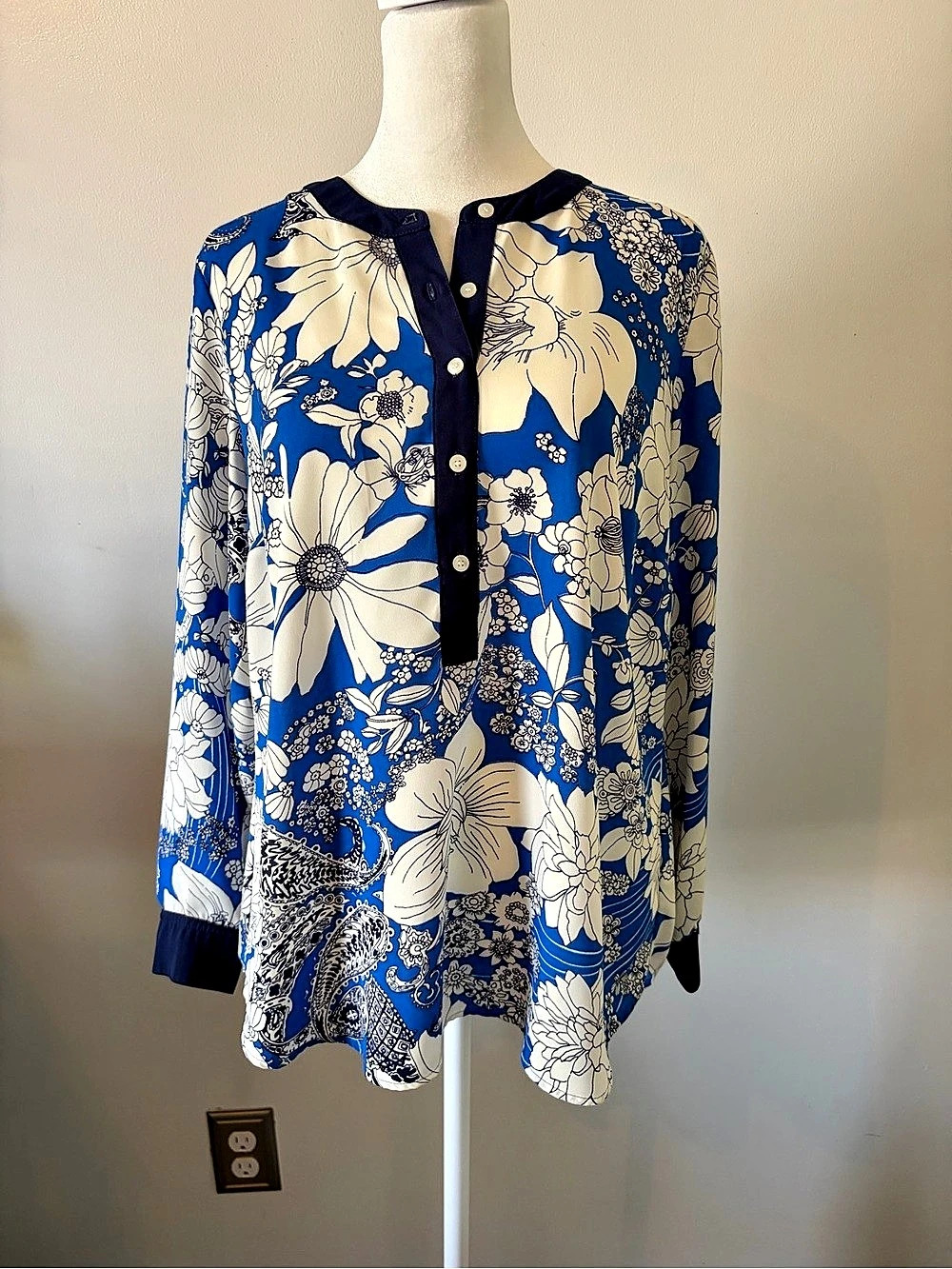 Talbots Floral Button Front Blouse Blue White Size Medium